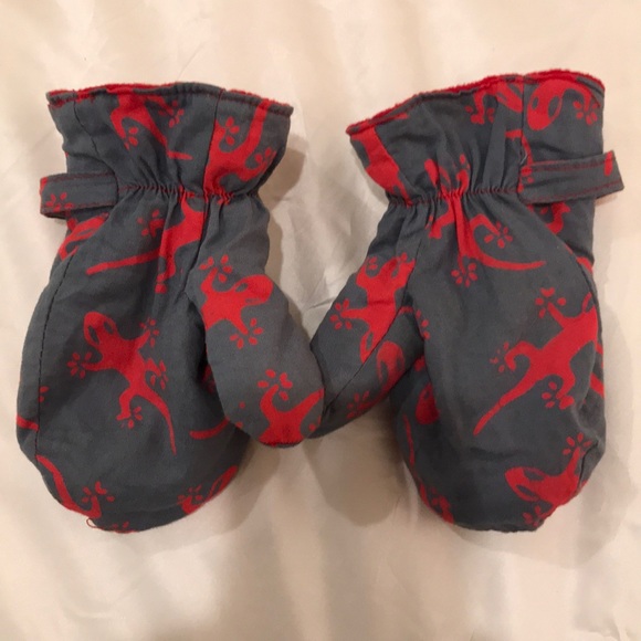 Mittens. - Picture 3 of 3